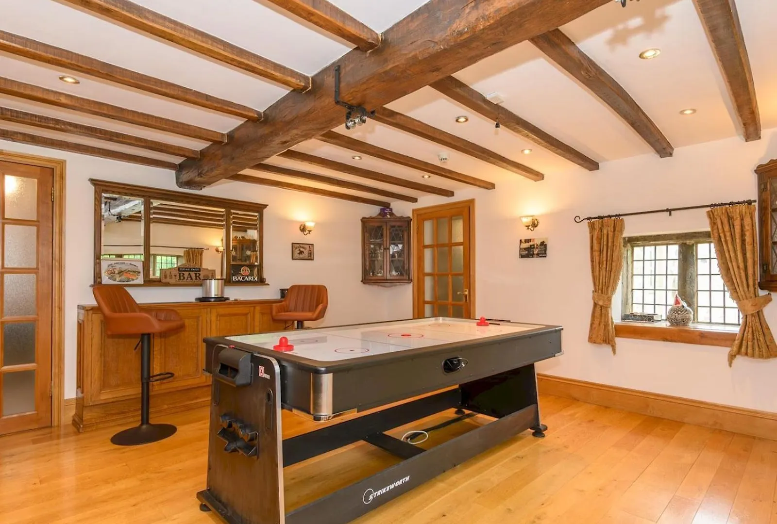 Poplar Farm Retreat - Functions And Events Welcome Pass The Keys Лидс 0*,  Великобритания